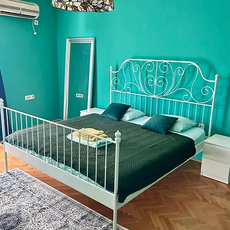 Art House Old Town Проживание в семье